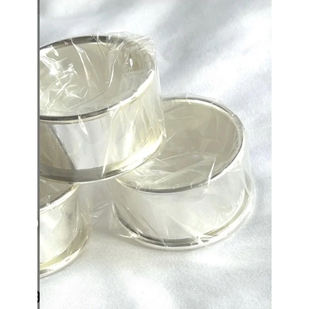 Vtg Napkin Rings Wm A Rogers Elegant‎ Silverplated Set of 4 Import by Oneida NIB